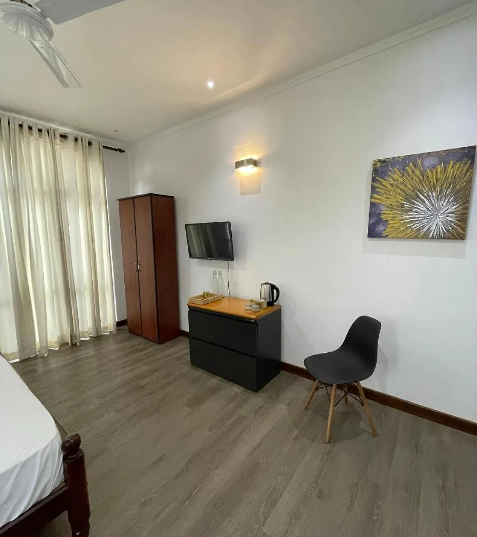 Mitchel'S Transit Hotel Ja-Ela