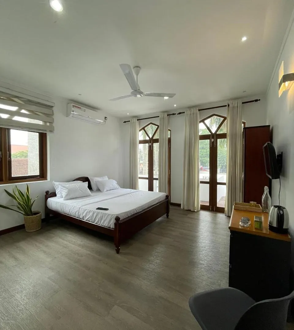 Mitchel'S Transit Hotel Ja-Ela